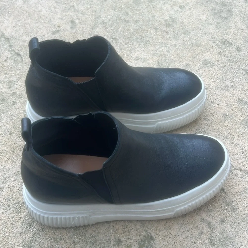 J/Slides Dani Black Leather Chelsea Platform Slip on Ankle Boot Women's Size 7.5